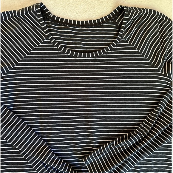 Lululemon Emerald Long Sleeve - Picture 4 of 9